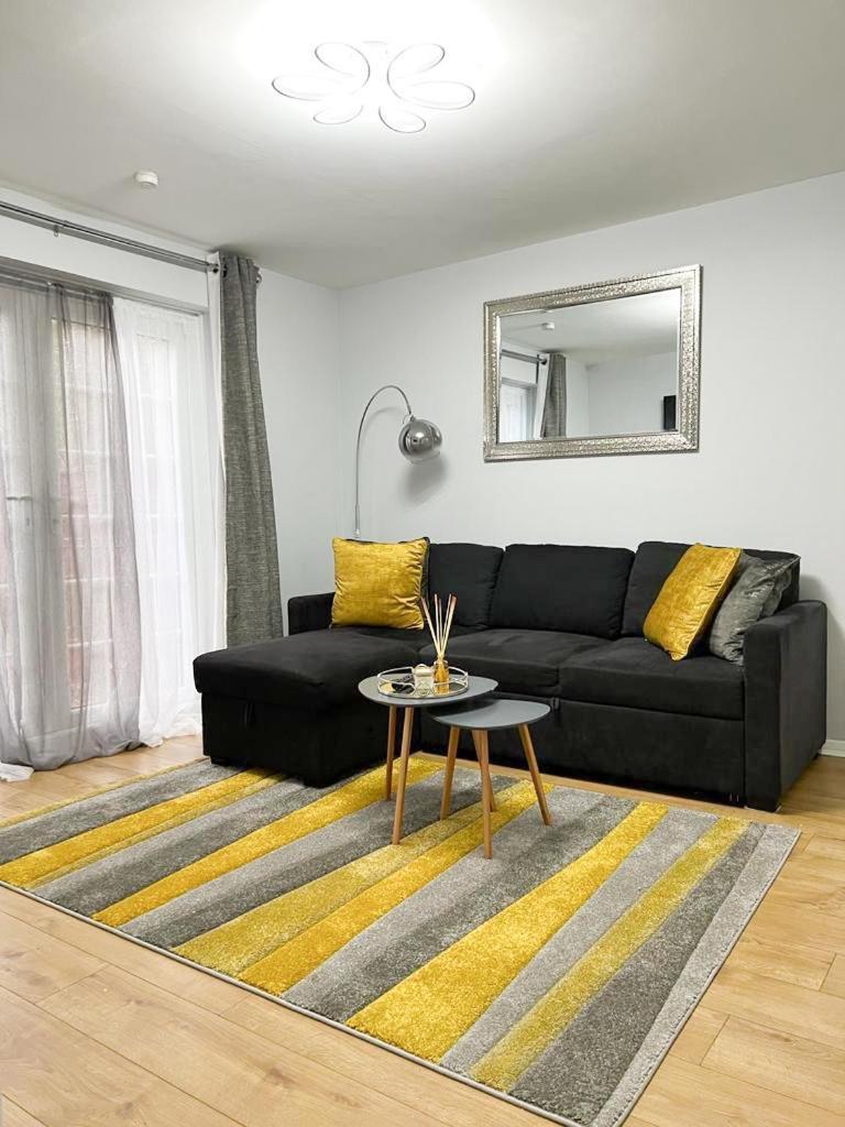 Beautiful Apartment In Beckton With Private Entrance And Garden London Exteriör bild