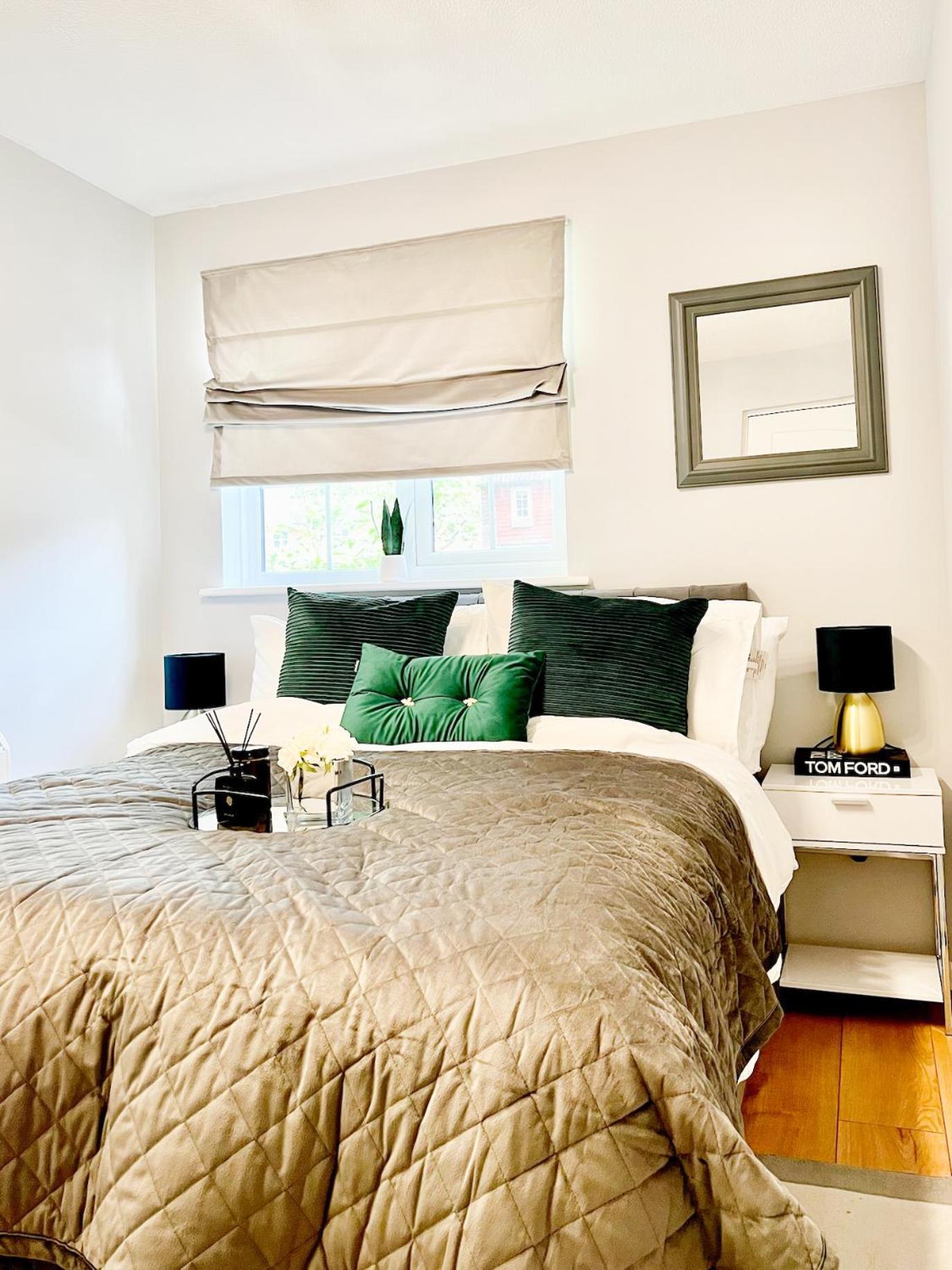 Beautiful Apartment In Beckton With Private Entrance And Garden London Exteriör bild