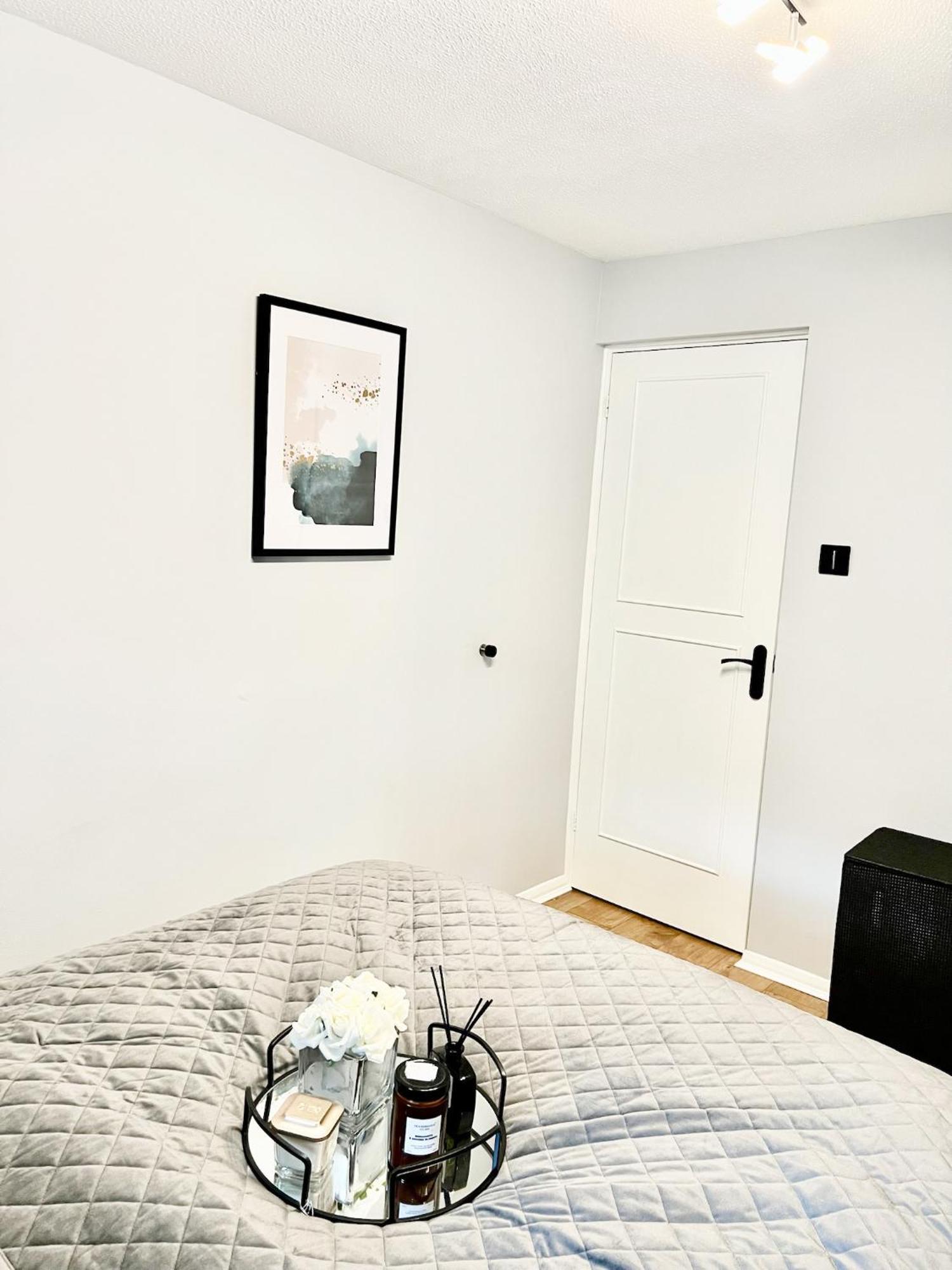 Beautiful Apartment In Beckton With Private Entrance And Garden London Exteriör bild