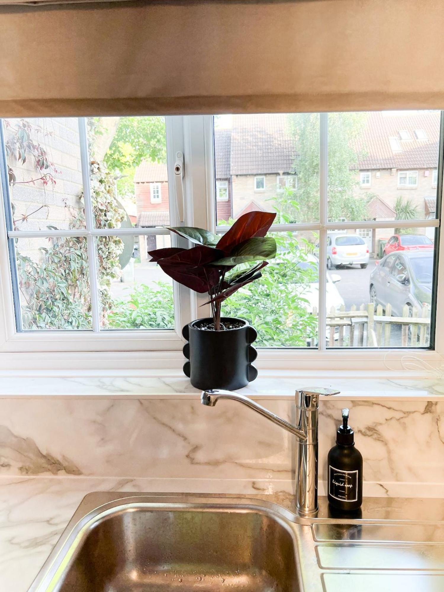 Beautiful Apartment In Beckton With Private Entrance And Garden London Exteriör bild
